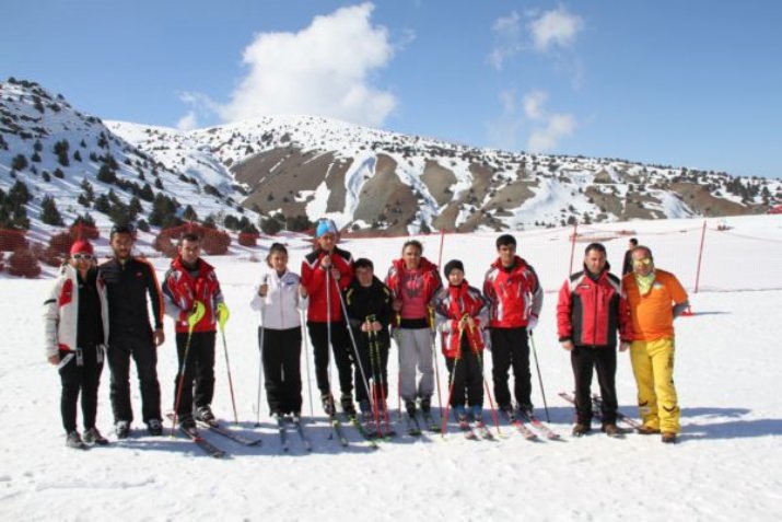 Türkiye Özel Sporcular Spor Federasyonu Kayak Milli Takımı Erzincan’da Kampta